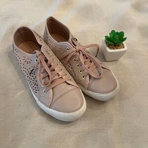Womens Pink Eyelet Perforated Sneakers Size 9